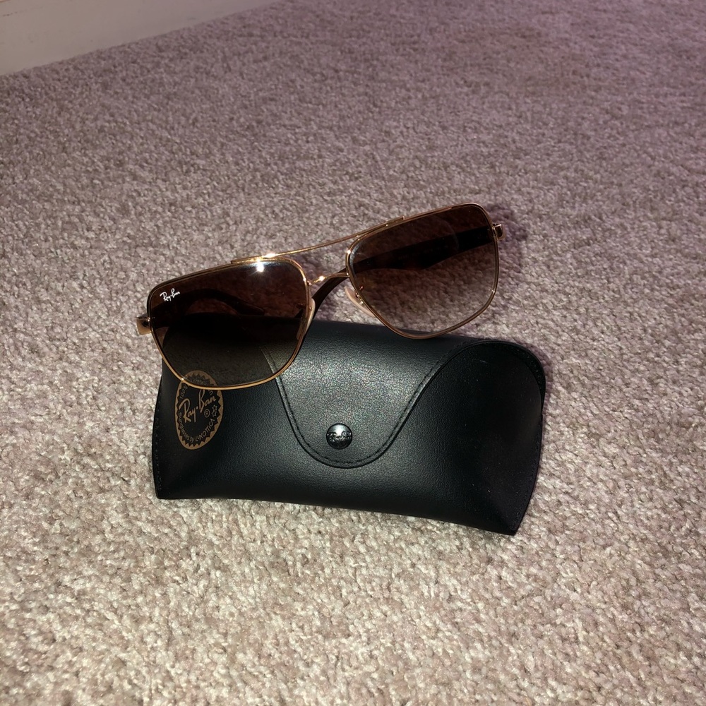 Women’s Ray-Ban Sunglasses!
